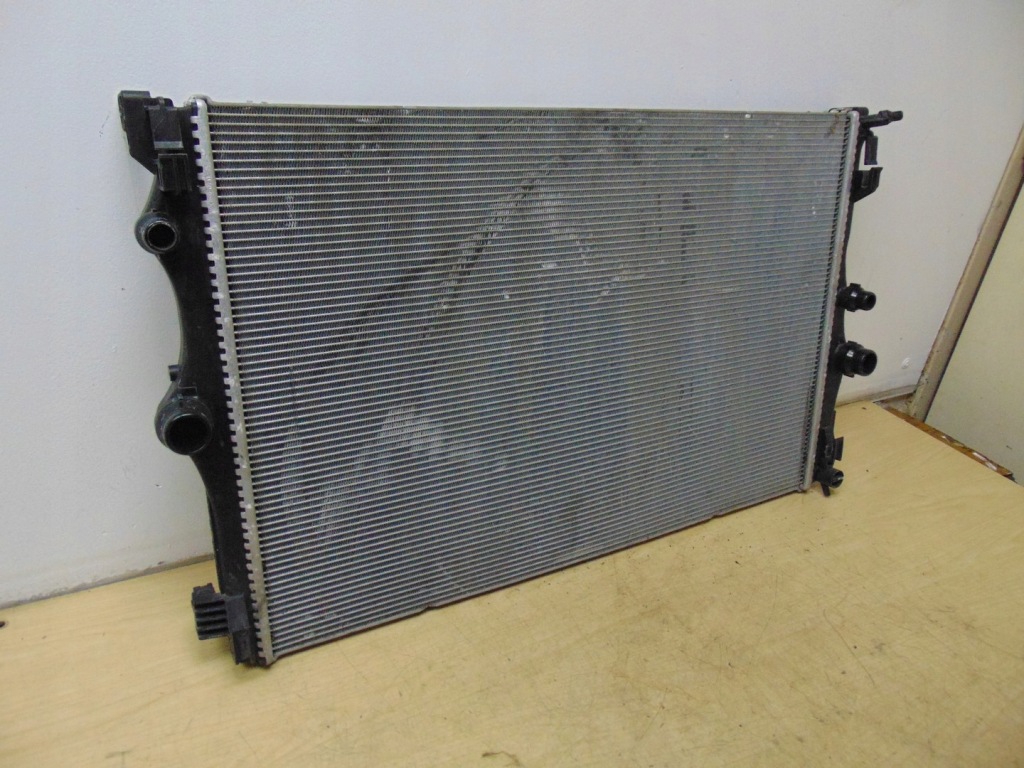 Радіатор води mercedes w177 w247 a2475000203 Оригінал