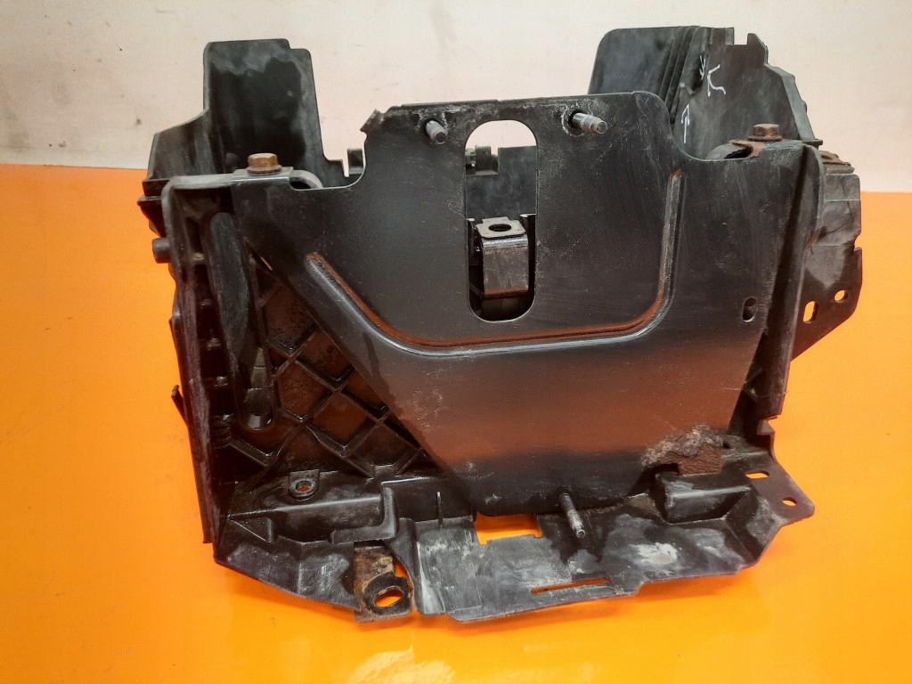 Renault megane 3 08-14 основание аккумулятор t060009a150 nv676 Недорого