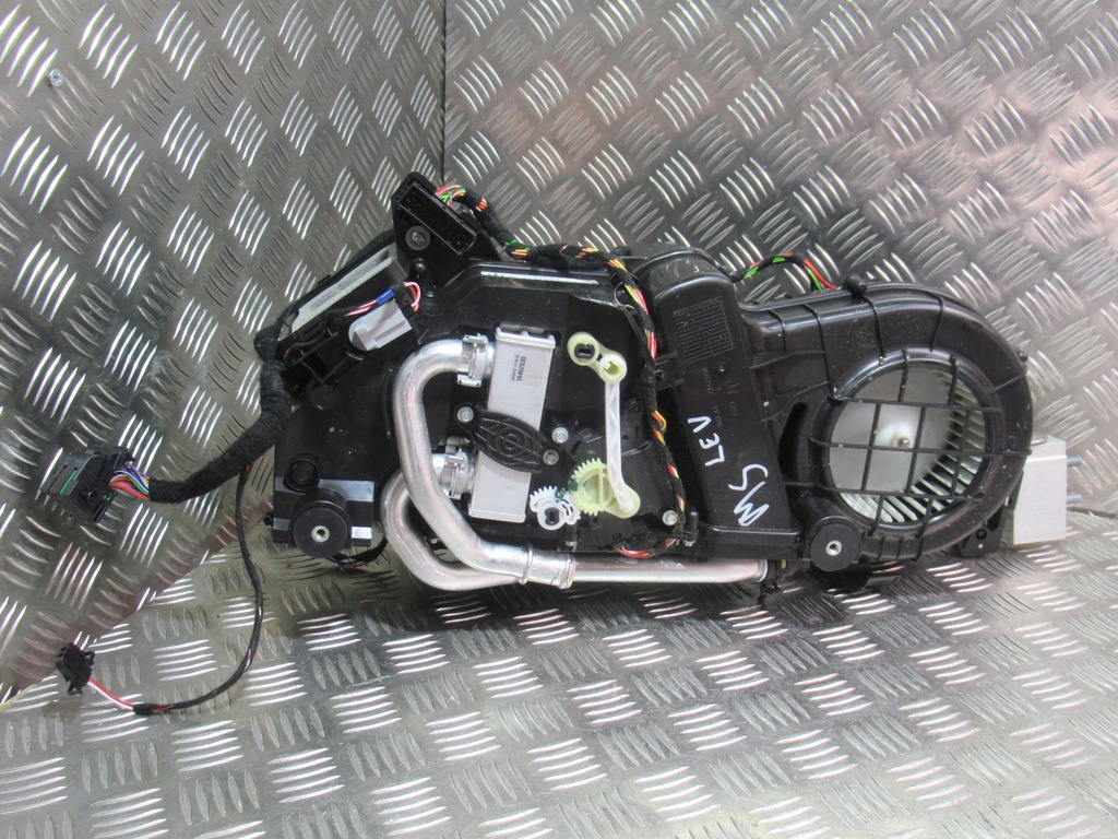 фото №1, Maserati levante отопитель задняя 670033083