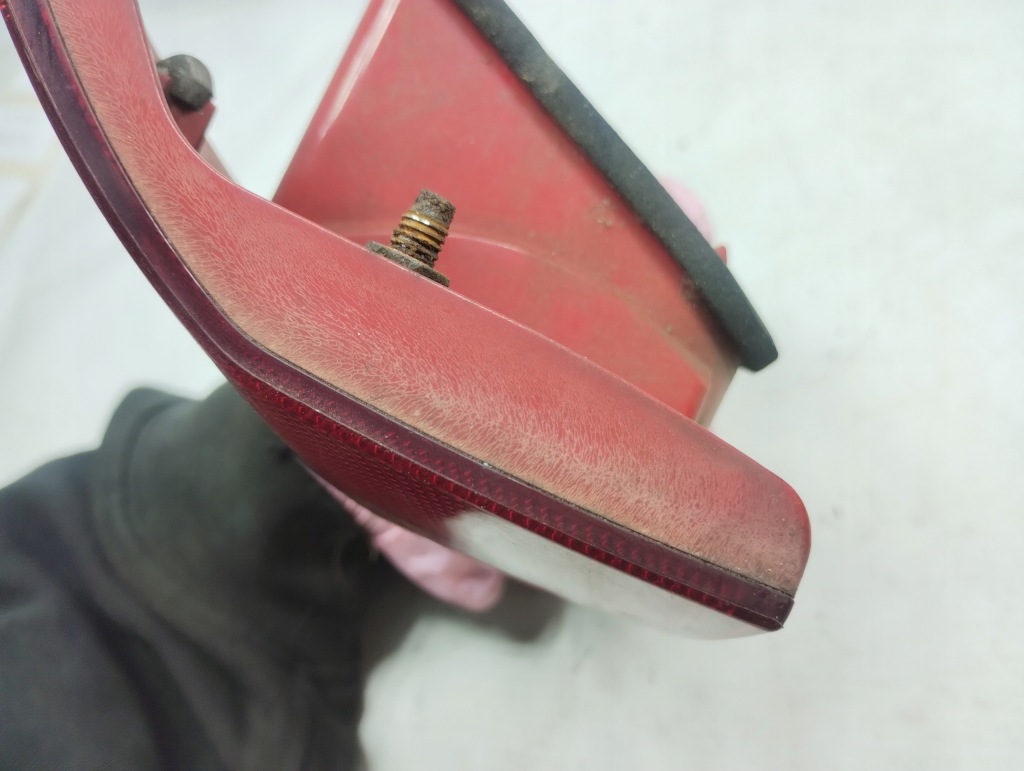 Alfa romeo 147 лампа правая крышка багажника задний  задняя Недорого