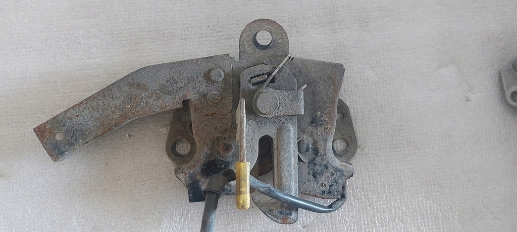 фото №2, Ford ranger v замок капот 18r.