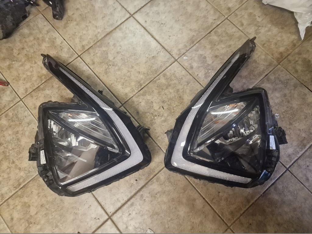 фото №1, Лампа kia sportage v 92102r2000 92101r2000 комплект