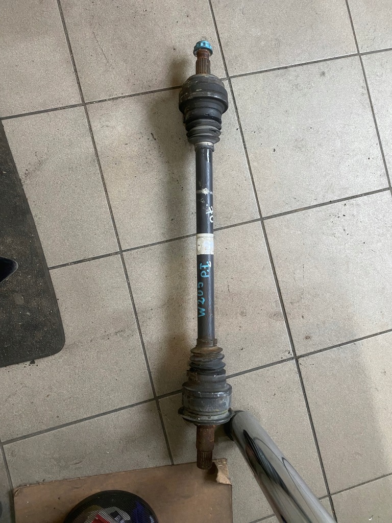 фото №1, 70 mercedes w205 приводной вал задняя 2053507508