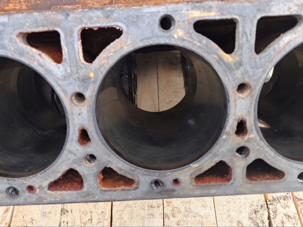 Блок двигателя mercedes 107 sl slc 450 117,982 1170110401 Доставка