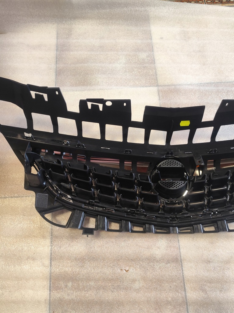 фото №8, Решётка радиатора opel astra j przed lift nr оригинал 13266577