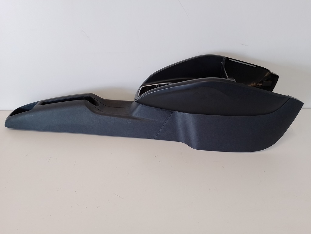 фото №1, Audi a1 5d 8x туннель средний 8x0863243a europa