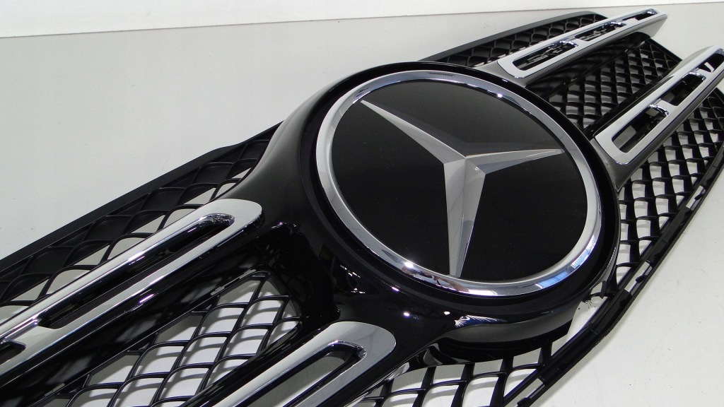Mercedes gls 166 x166 решітка радіатора решітка  бампера на радар камера amg a1668880200 в Україні