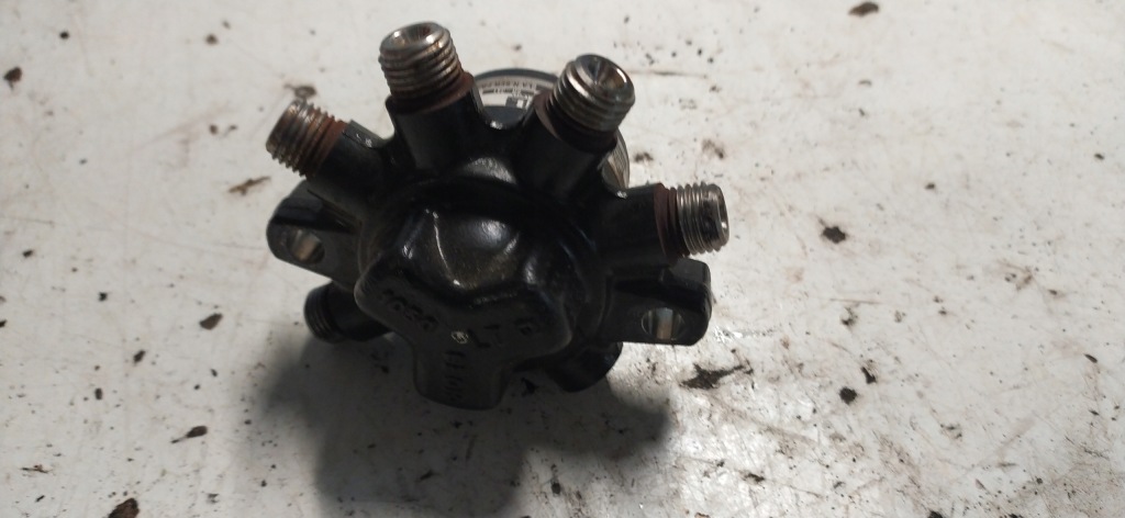 фото №1, Распределитель топлива ford focus mk2 4m5q9d280db