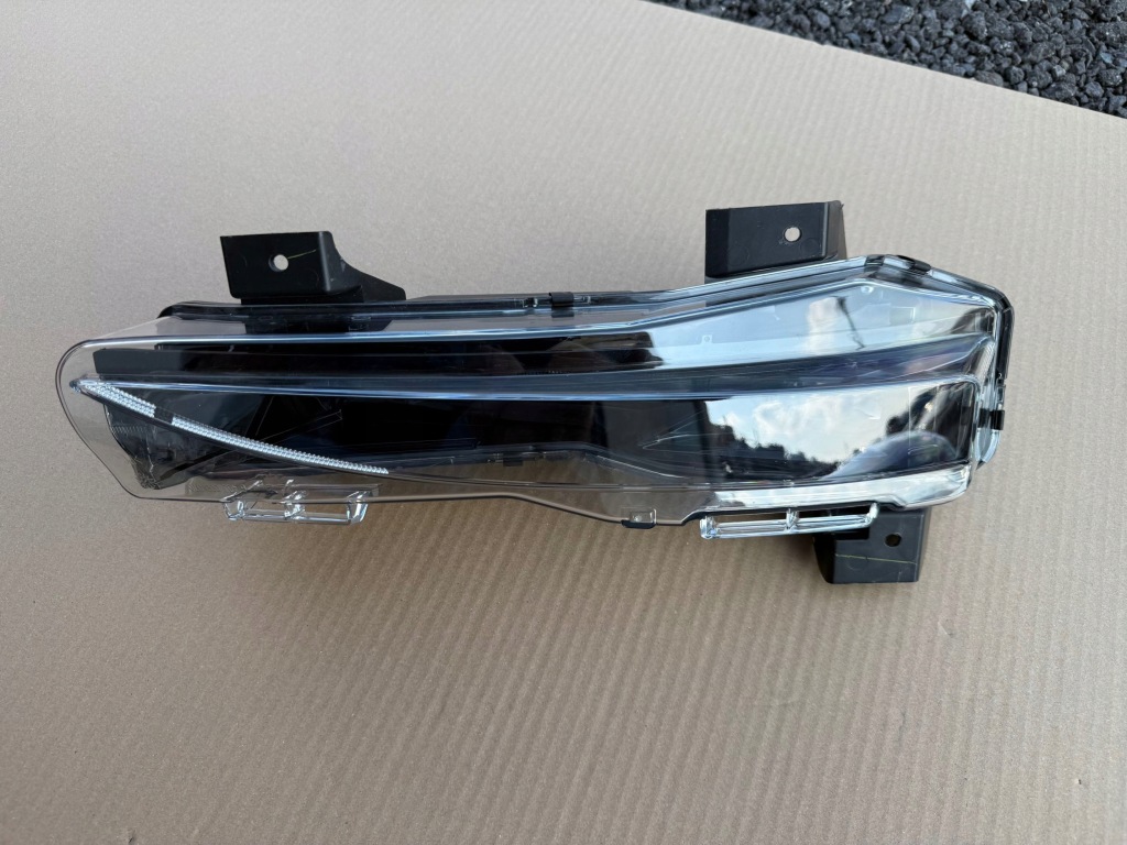 фото №1, Tesla model s plaid 2021- правая лампа led do движение dziennej оригинал