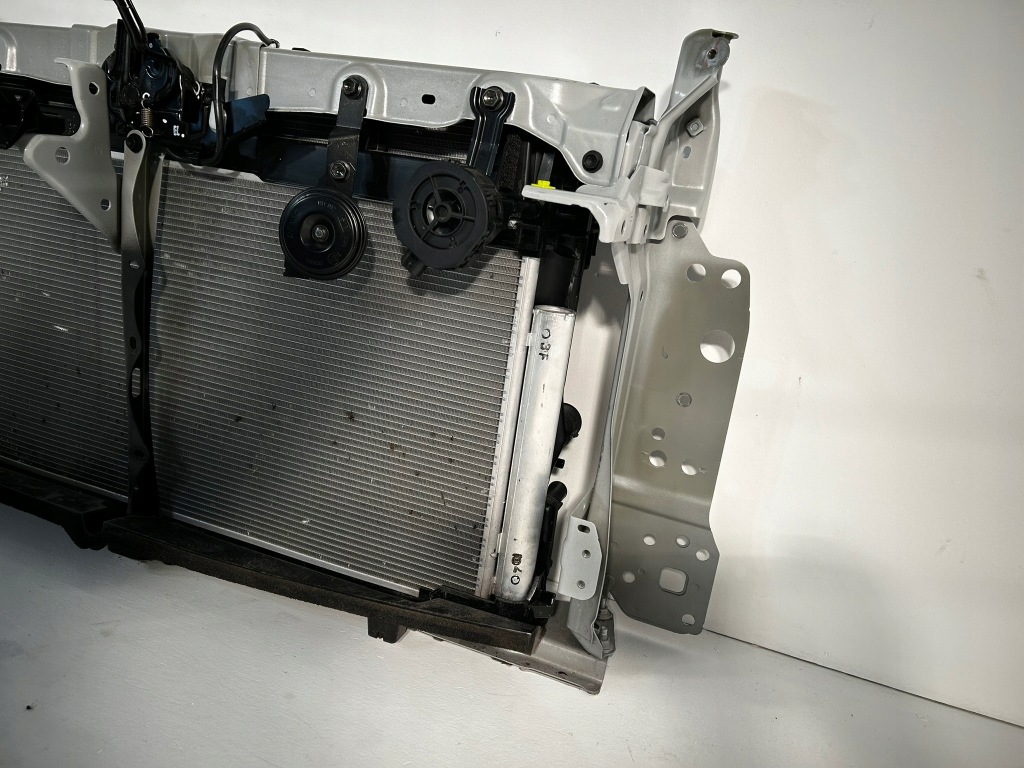 фото №8, Corolla e21 lift 2.0 гибрид радиатор усилитель pas передний комплект 1k6