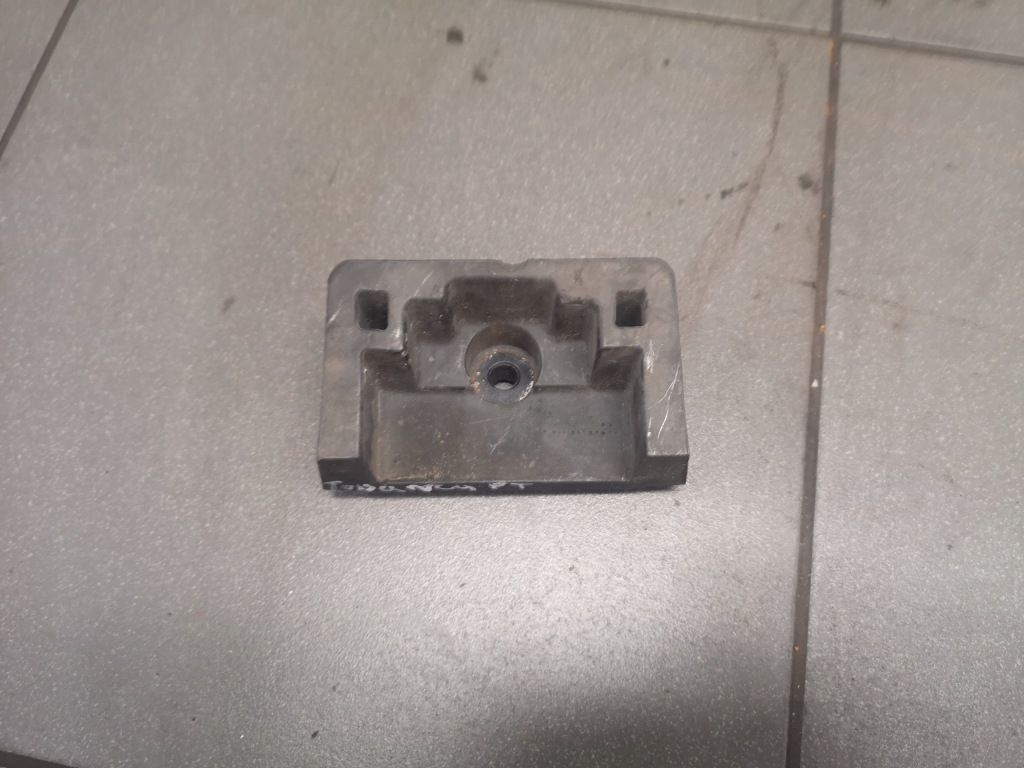 фото №1, Кронштейн кронштейн домкрата vw touareg 7l8804123