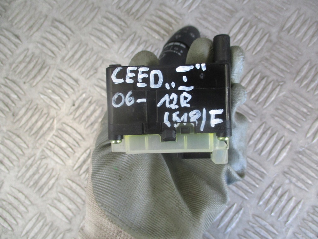 фото №7, Переключатель рычаг дворник 93420-2r010 kia ceed 1.6 crdi 06-12 r.