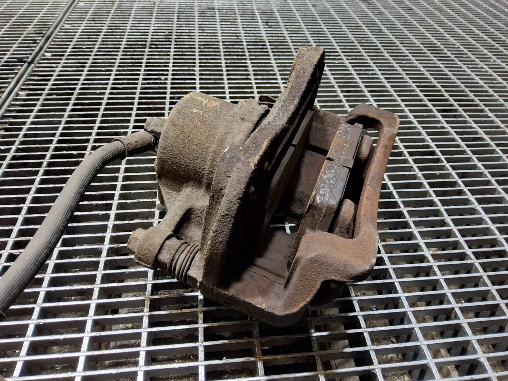 Супорт гальмівний передній перед сторона ліва ssangyong tivoli bc140257 Київ