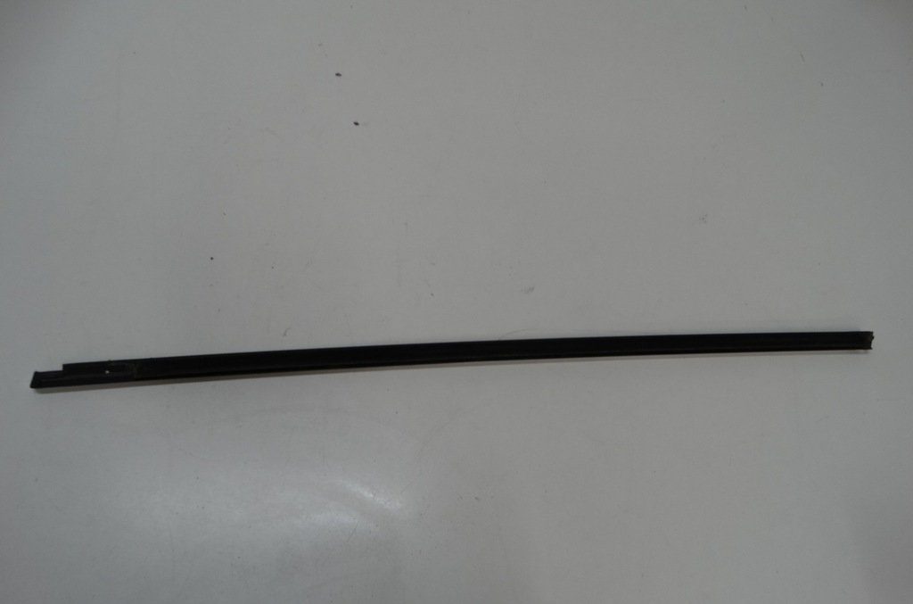фото №6, Молдинг уплотнитель правый перед renault laguna iii
