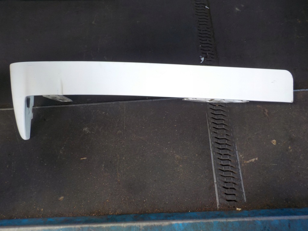 Купить Спойлер боковой кабины левый renault 7420940678