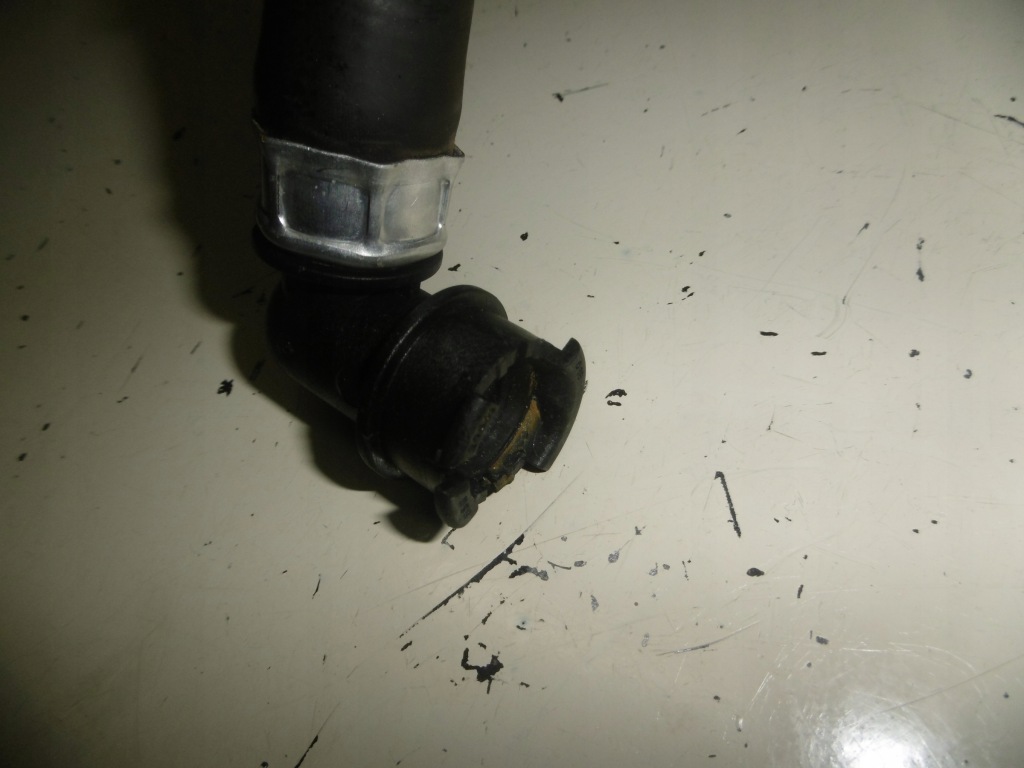 Шланг трубка пабтрубок  воды volvo xc90 s80 4.4 v8 Доставка