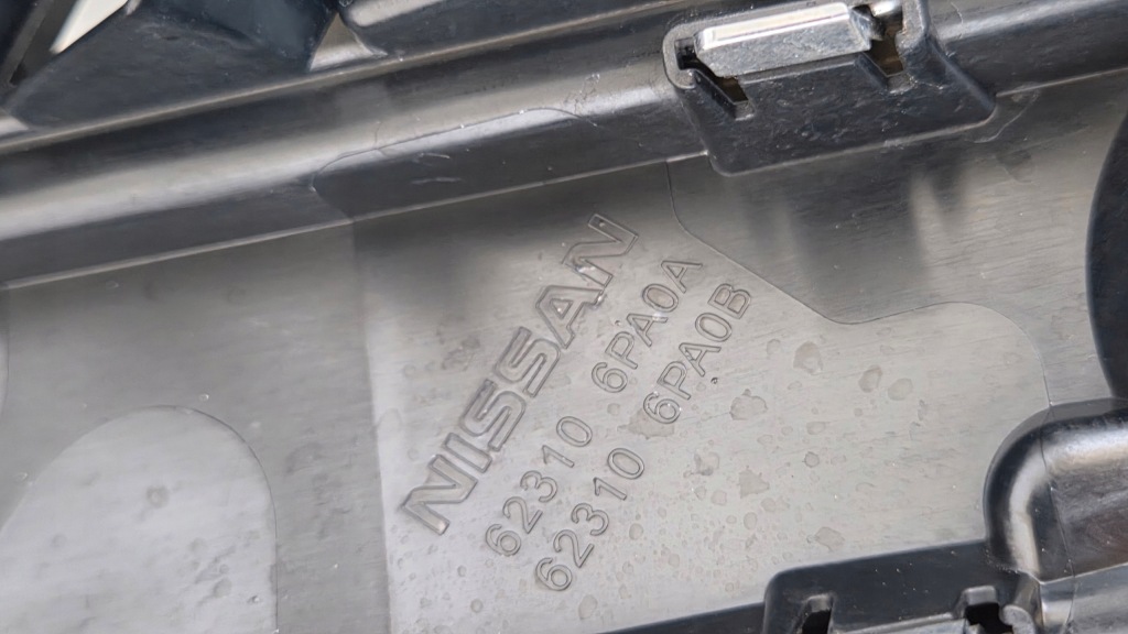 Решітка радіатора решітка  nissan juke f16 2 2019- 623106pa0a в Україні