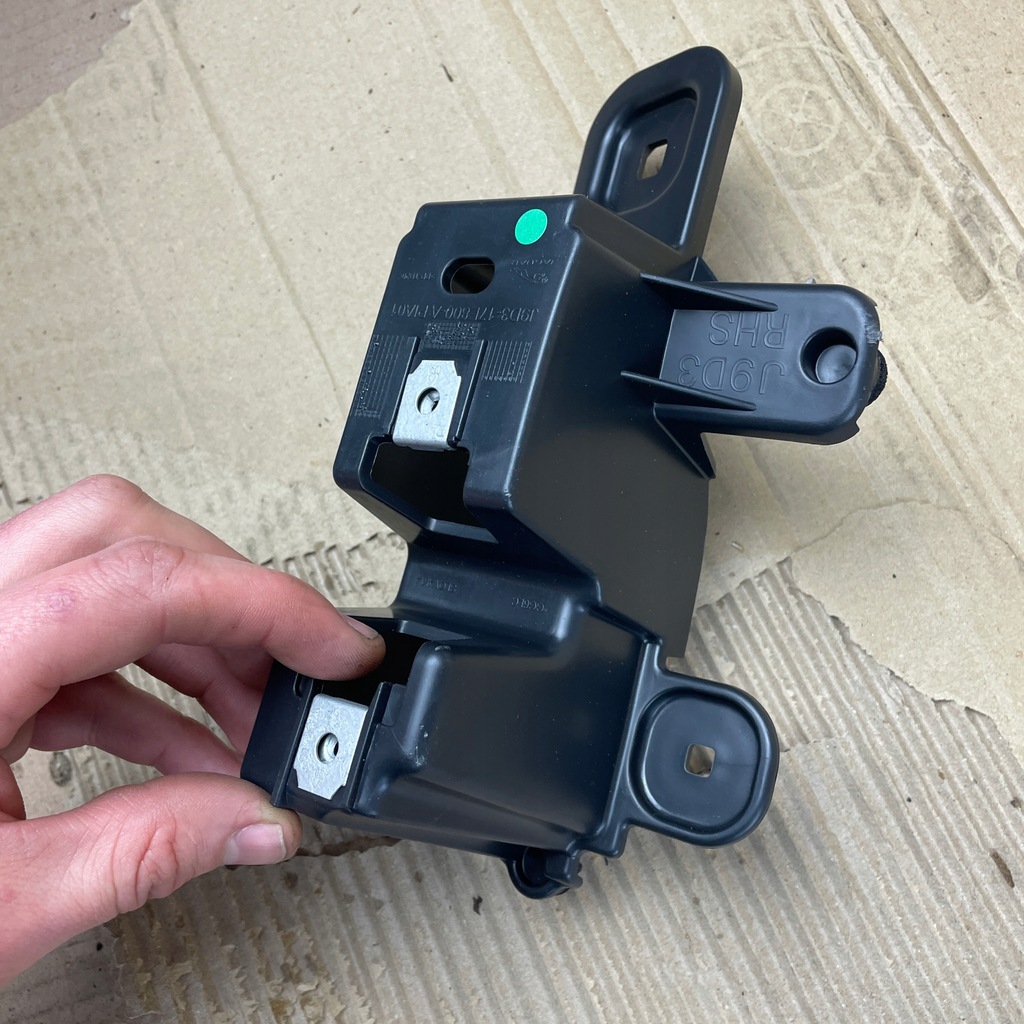 фото №11, Jaguar i-pace напрямна бампера правий задня j9d3-17e800-a новий оригінал