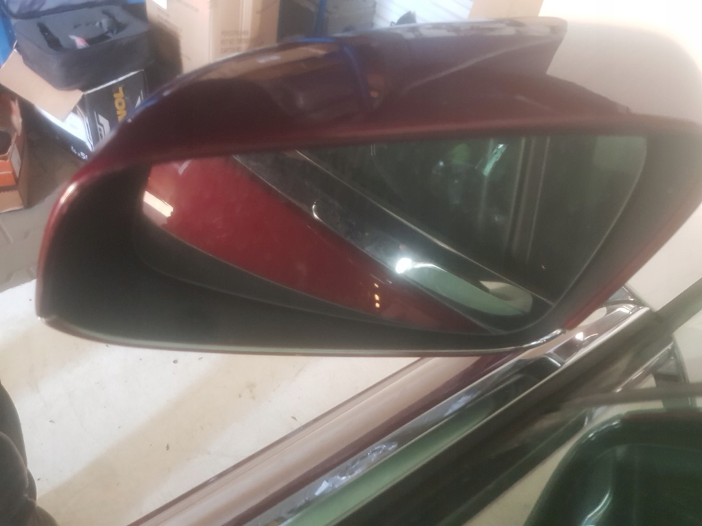 Tesla x двері передні ліва sig red Недорого