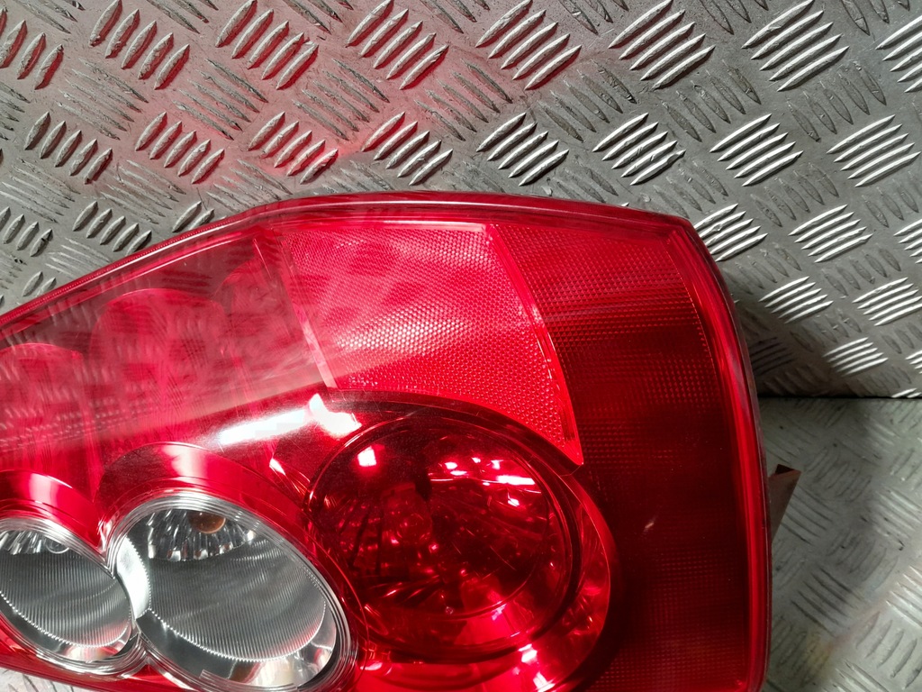 фото №5, Mazda 5 лампа задня права