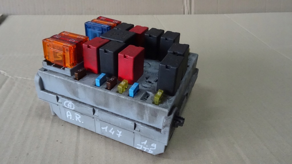 фото №3, Alfa romeo 147 1.9jtd коробка запобіжників