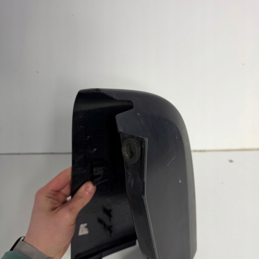 Уголок лампы бампера правый задний  задний renault trafic iii 3 оригинальный номер 903903513r в Украине