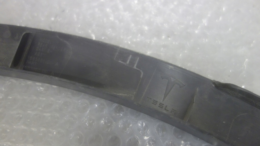 фото №7, Молдинг крыла левый задняя tesla model y 168386100a