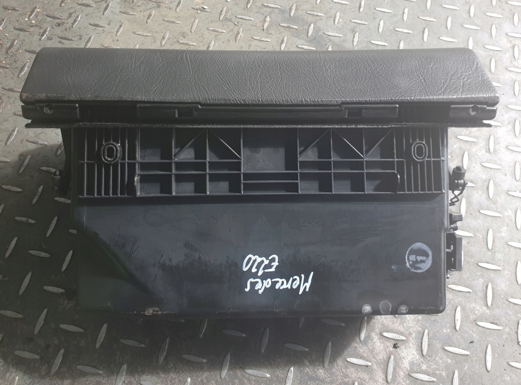 фото №2, Бардачок mercedes w210 e220
