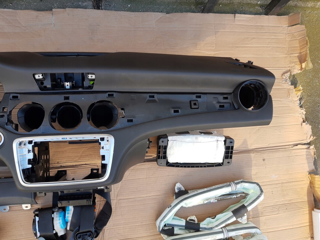 фото №6, Mercdes cla w117 lift консоль приборная панель подушка подушка безопасности ремни шторка безопасности левая правая