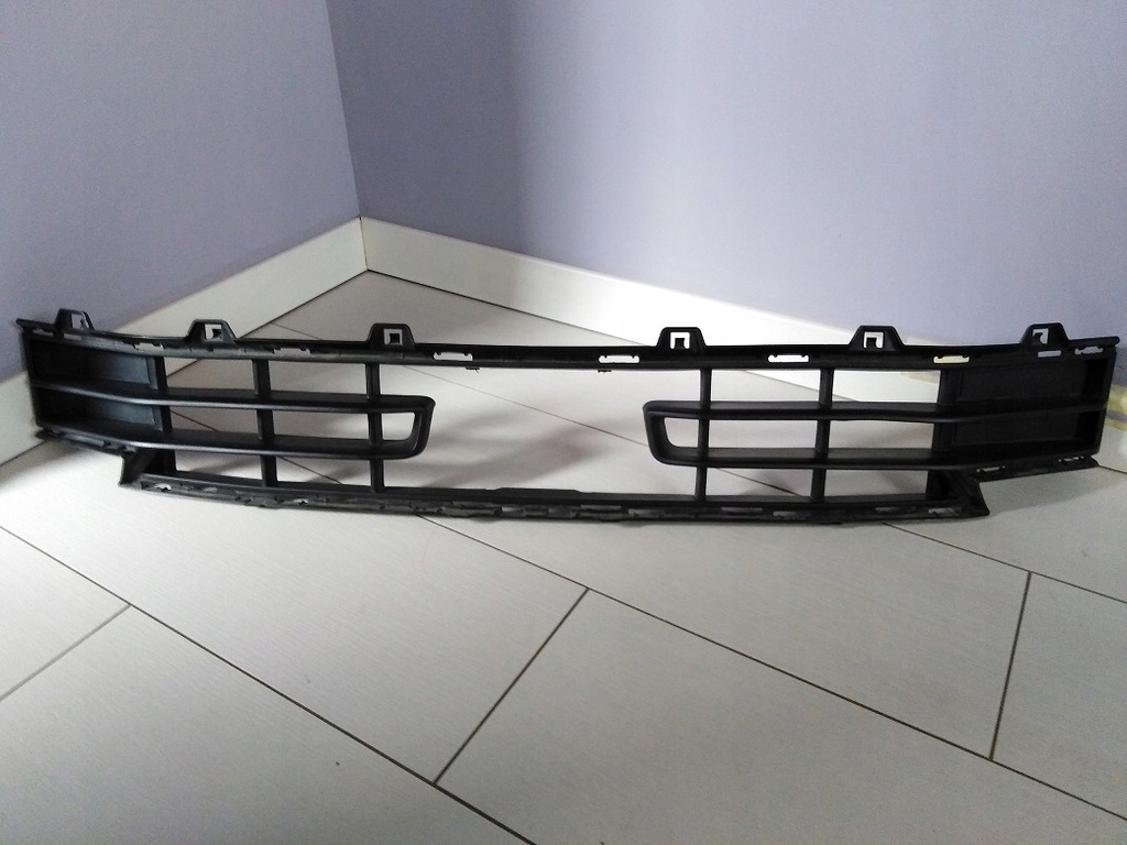 фото №1, Bmw f40 решётка бампера средняя