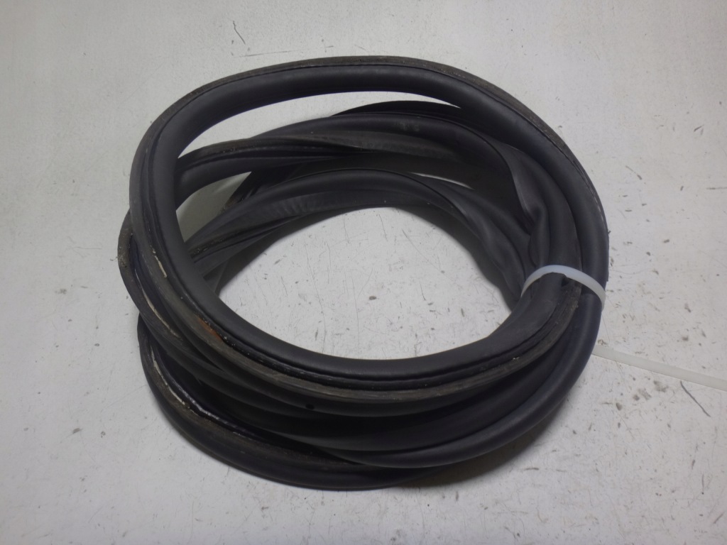 Прокладка кришки багажника mini cooper r56 Оригінал