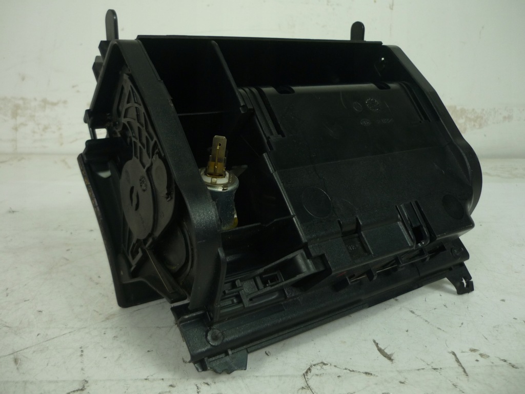 Mercedes w210 пепельница перед mercedes w210 e klasa Недорого