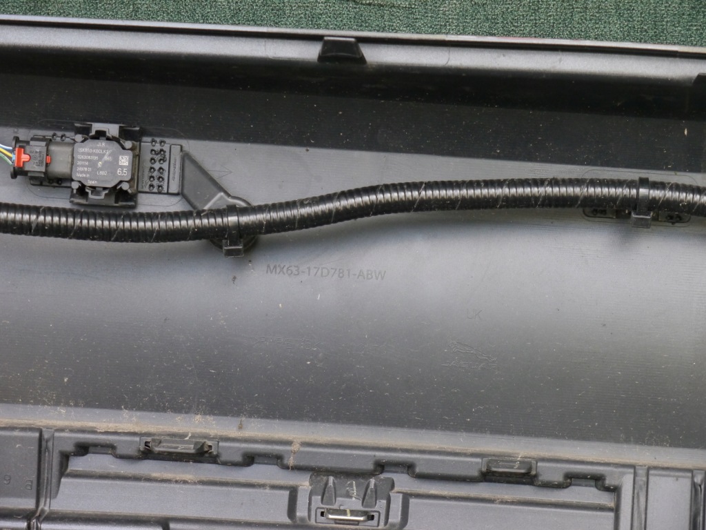 Купить Бампер задний направляющая jaguar xf x761 lift 2019-