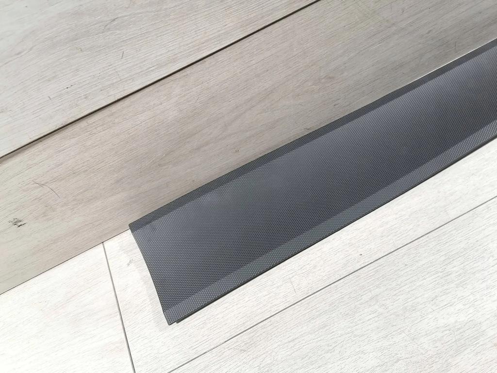 фото №8, Macan молдинг дверь правый перед 95b898562