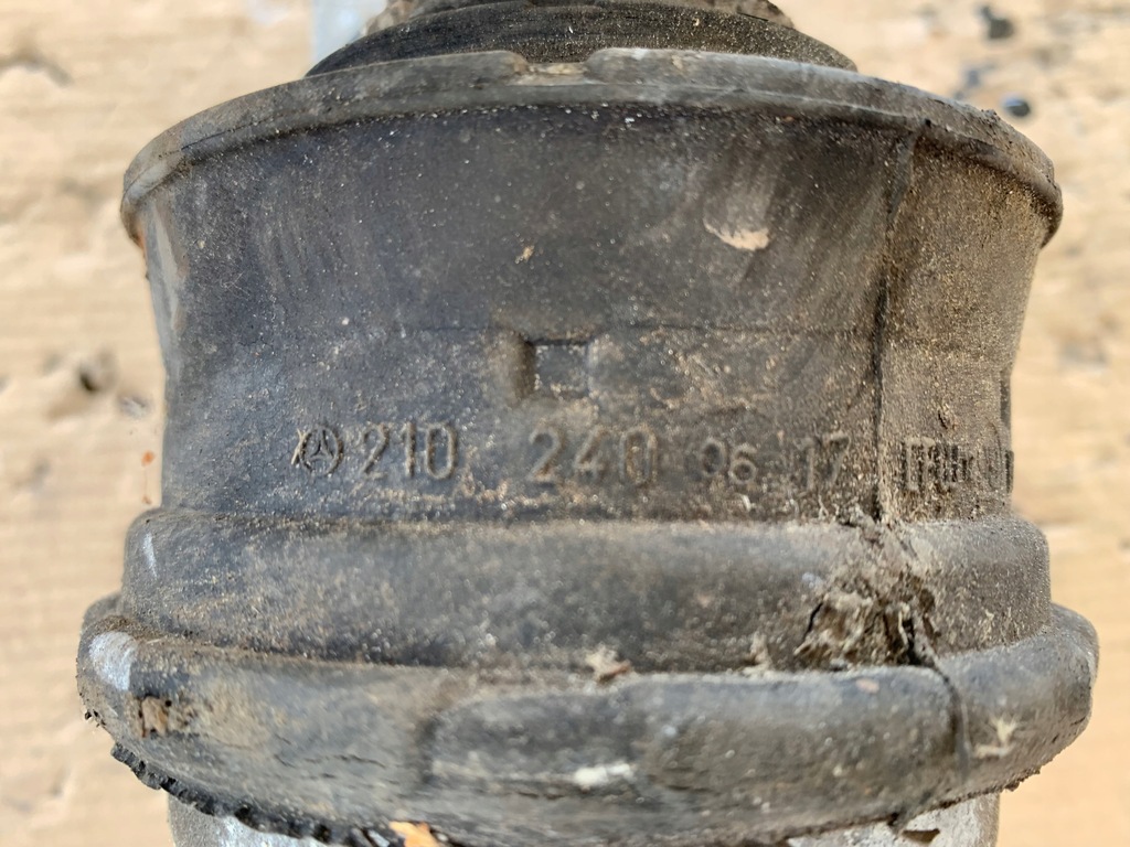 фото №6, Кронштейн подушка двигуна w202 2.2 cdi 2102400617