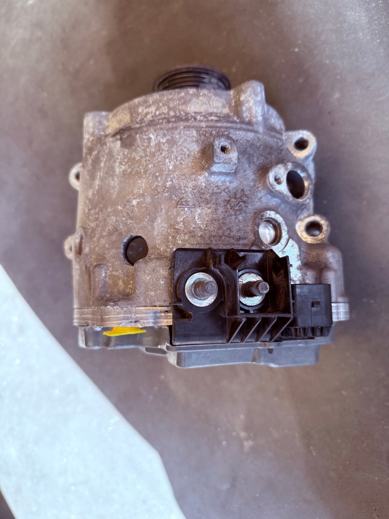 Купить Генератор audi a8 a6 4n0903028p.....