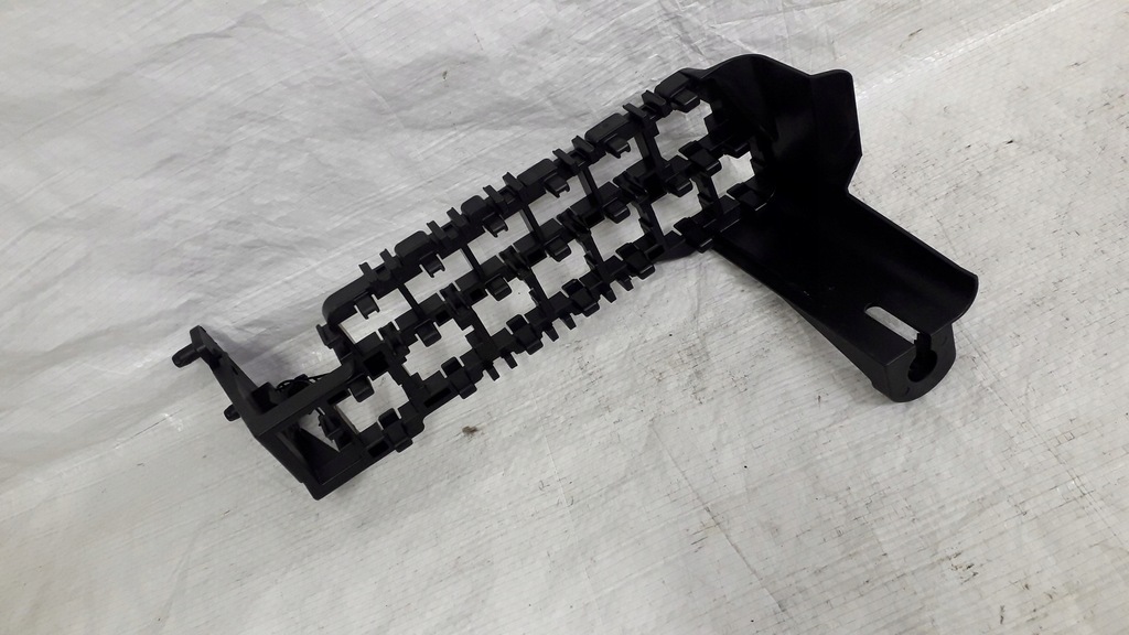 фото №10, Audi a6 c5 рамка роз'ємів реле 8d1937545