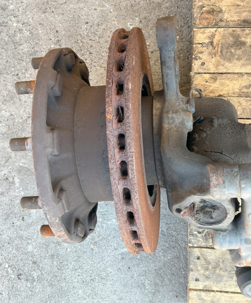 Oś ступиця передня mercedes actros mp4 a0003301000 в Україні