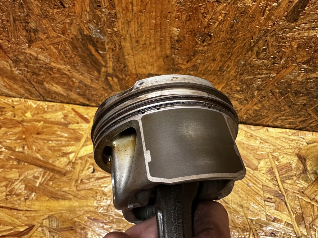 Поршень + шатун lexus is 3 2.0 8ar в Украине