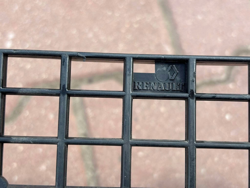 фото №3, Решётка бампера перед renault modus 8200665823