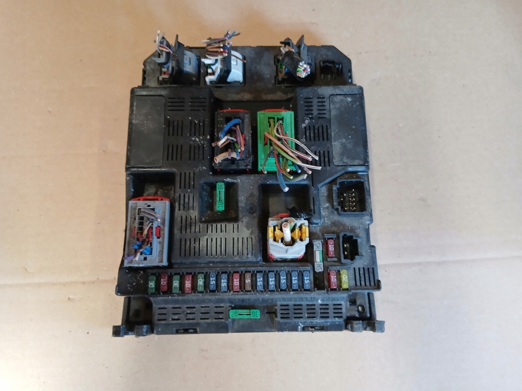 Купити Peugeot 307 модуль коробка bsi 9644098280