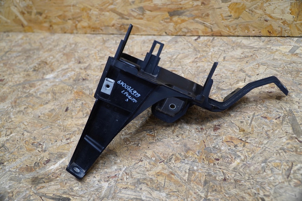 фото №8, Коробка корпус предохранителей 670104262 670036939 levante 3.0 оригинал 16-