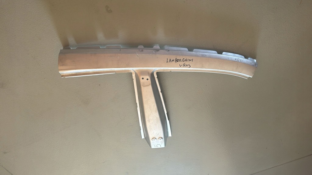 фото №1, Lamborghini urus 4ml блок двигуна обшивка стійка дах права сторона