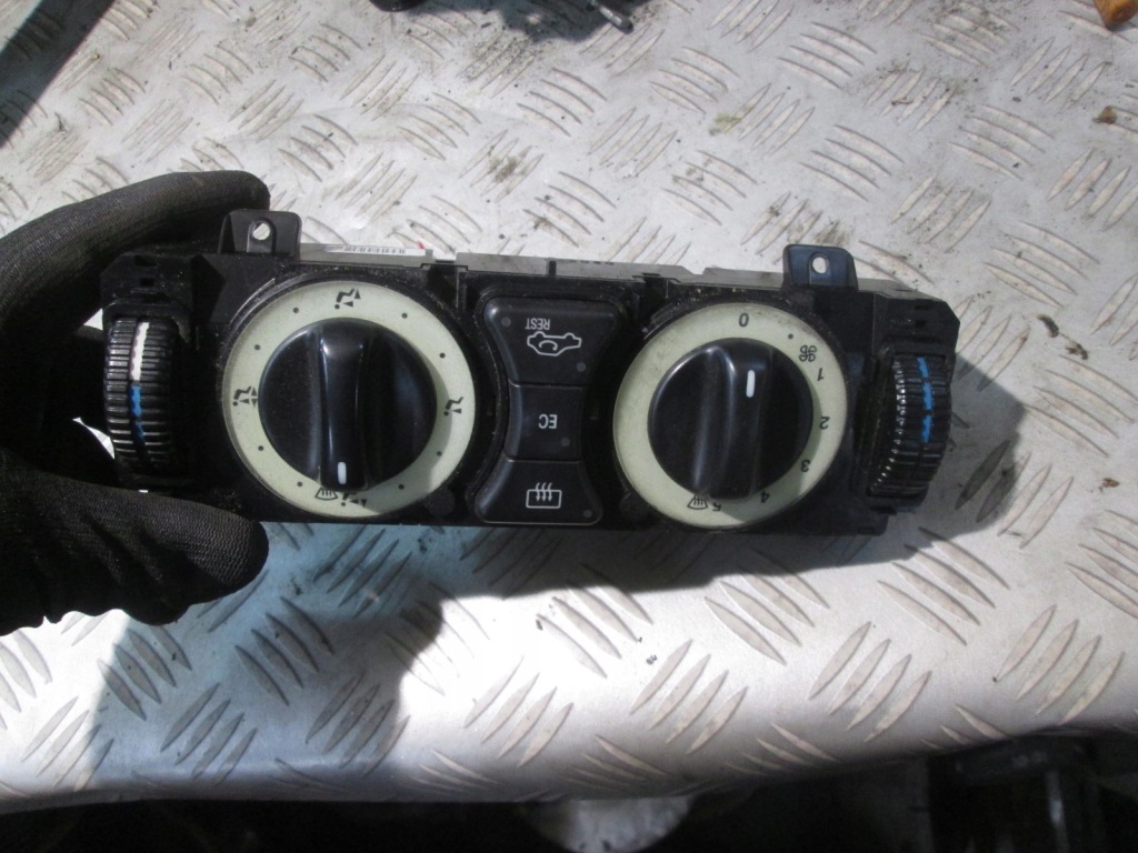 фото №1, Панель обдув кондиционера mercedes skl r170 1708300685
