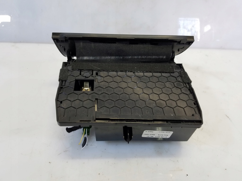фото №4, Бардачок usb aux vw golf vii lift 5g1863391