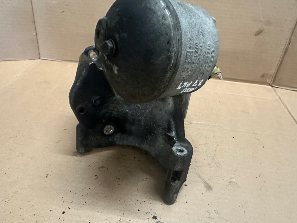 фото №7, Основание фильтра масла audi a8 d2 przed fl 3.7 akj 077115401