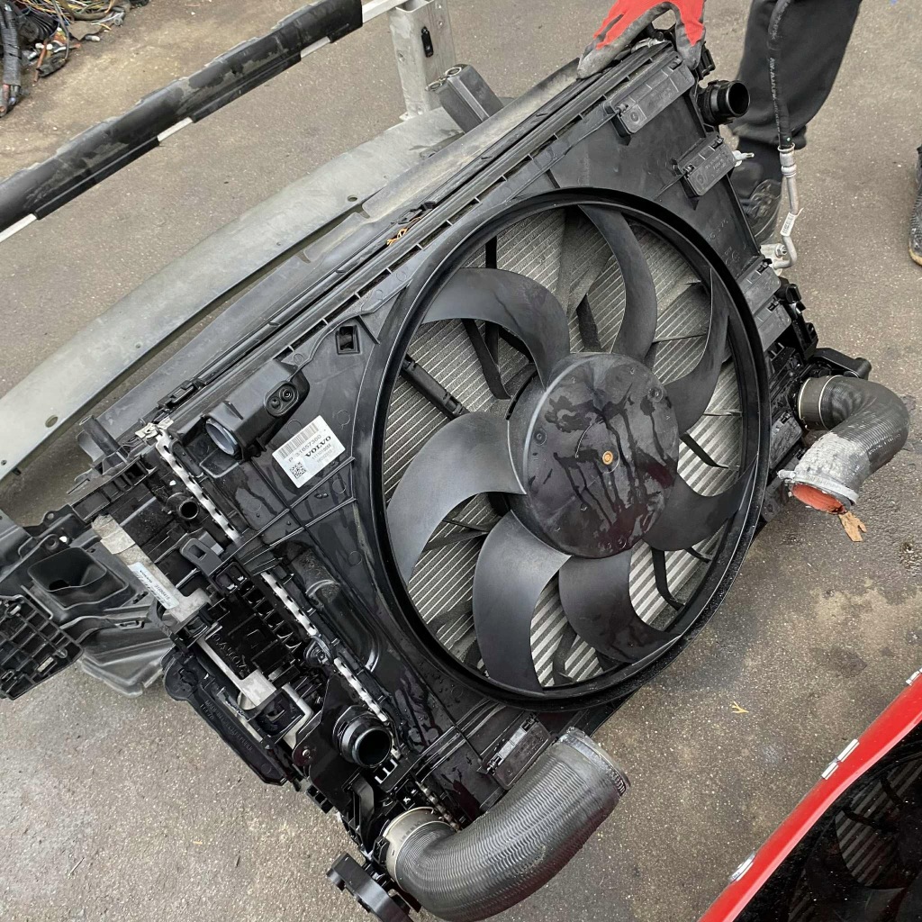 Ремень передний с радиаторами комплектный  xc60 2 xc90 2 в Украине