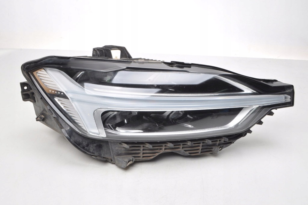 фото №1, Volvo xc60 ii лампа правый перед full led uk