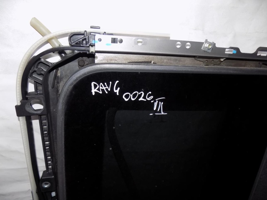 Toyota rav4 3 5d дах шторка люк Недорого