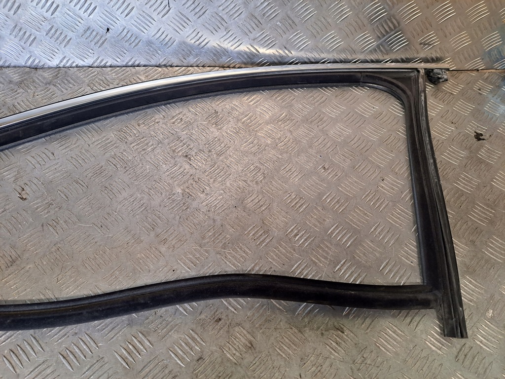 фото №3, Porsche macan 2017 r прокладка дверь левый перед